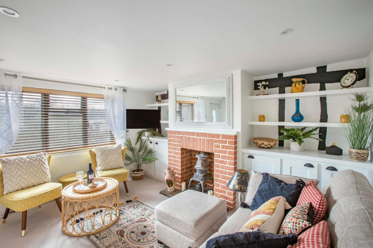 Stunning Character 2Bed Cottage In St Albans Wifi ภายนอก รูปภาพ